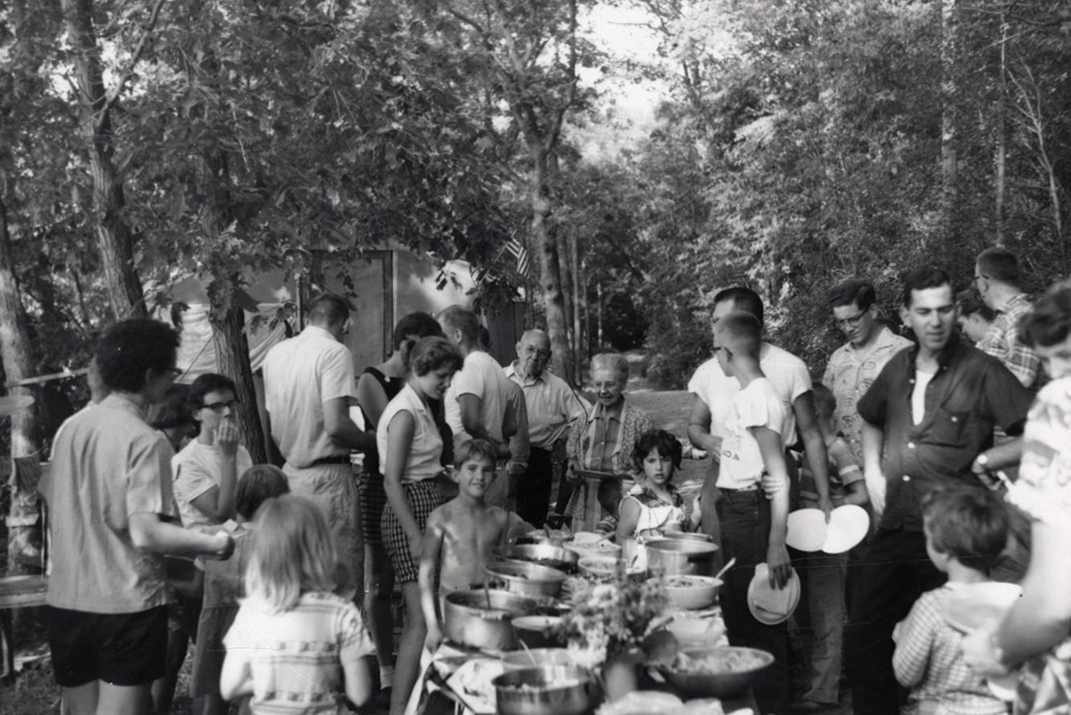 Camp Gallistella residents share dinner at a large table