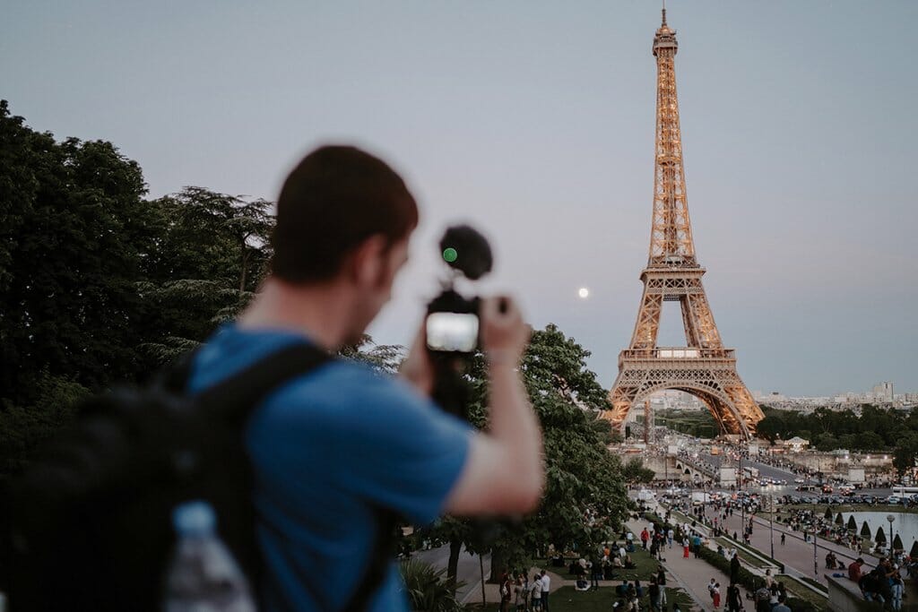 Photo of Binksy photographing the Eiffel Tower