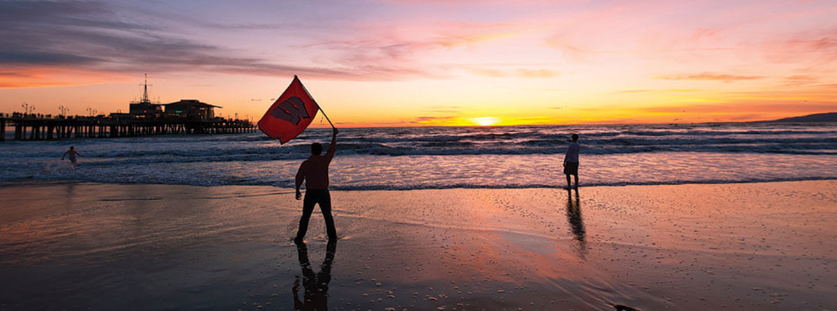 Badger fan on Santa Monica Beach