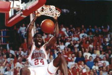 Michael Finley dunks a basketball during a Badger game.