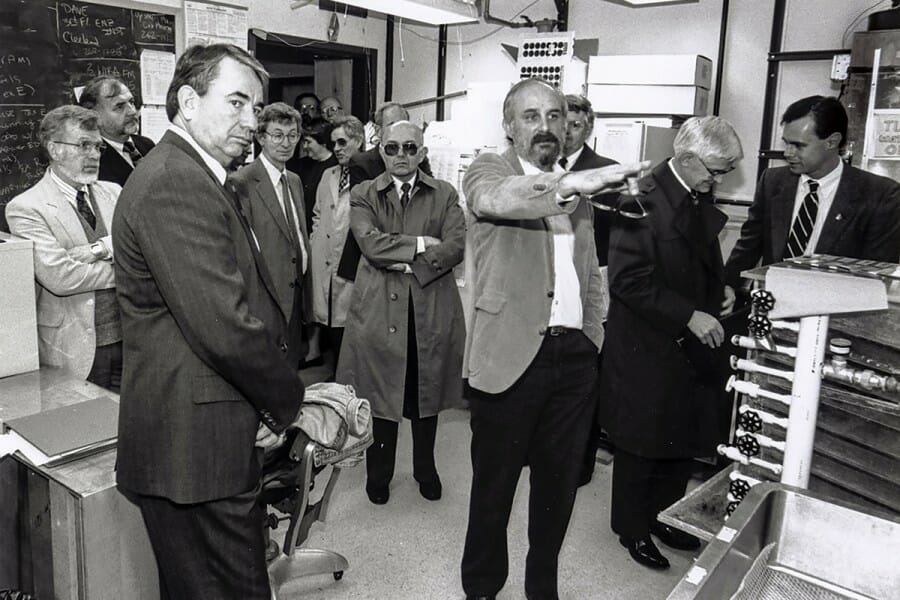 Tommy Thompson tours a genetics lab with researchers