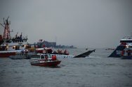 Rescue boats surround US Airways Flight 1549 on the Hudson River