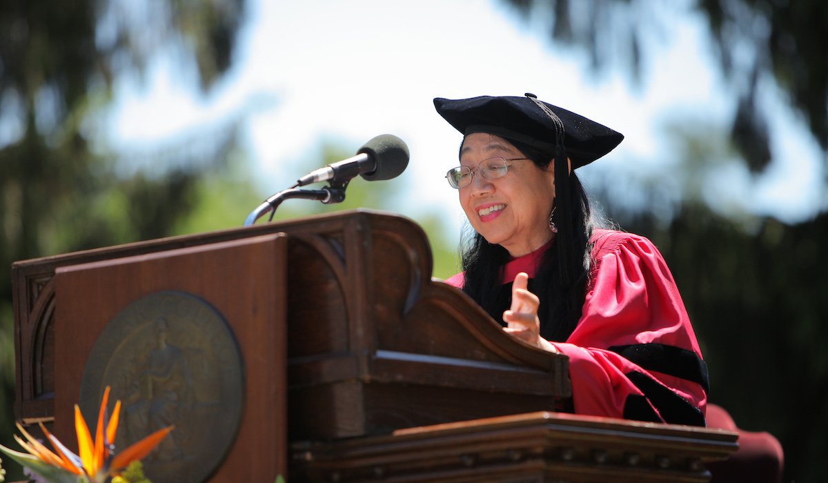 Sau Lan Wu speaks at Vassar College commencement