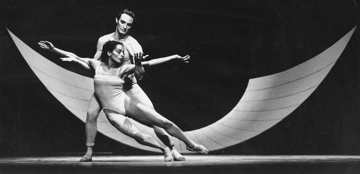 Mary Hinkson performing dance with Scott Douglas in 1966