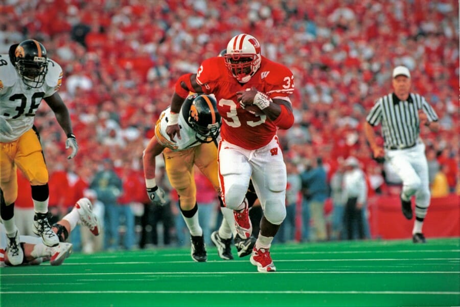 Ron Dayne rushes with football during 1999 Iowa game