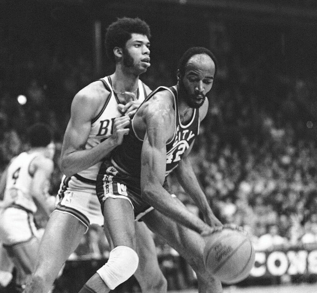 1971 black and white photo of Kareem Abdul-Jabbar and Nate Thurmond playing basketball
