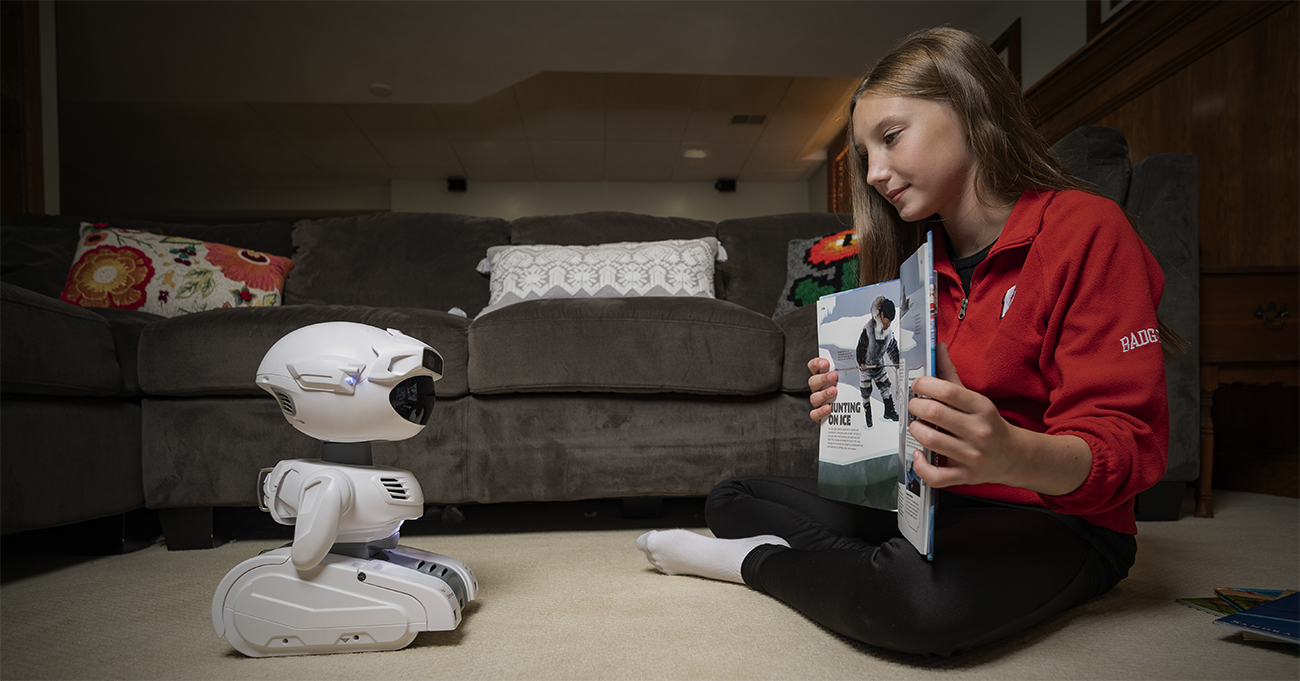 Robots and smart technology are on the rise at Minnesota's communities for  older adults, robot 