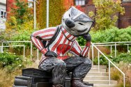 Sculpture of Bucky Badger sitting atop a pile of books