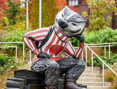 Sculpture of Bucky Badger sitting atop a pile of books